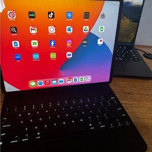 Apple iPad Magic Keyboard - Black